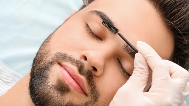 Armonía Facial Descubre por Qué un Curso de Diseño de Cejas es Esencial en el Mundo de la Belleza Imagen 3