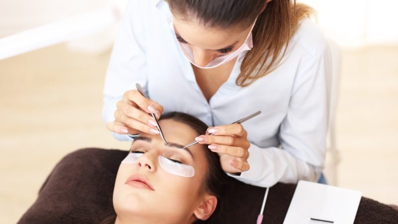 Cómo un Curso Inicial de Extensiones Puede Transformar tu Carrera en la Belleza Imagen 2