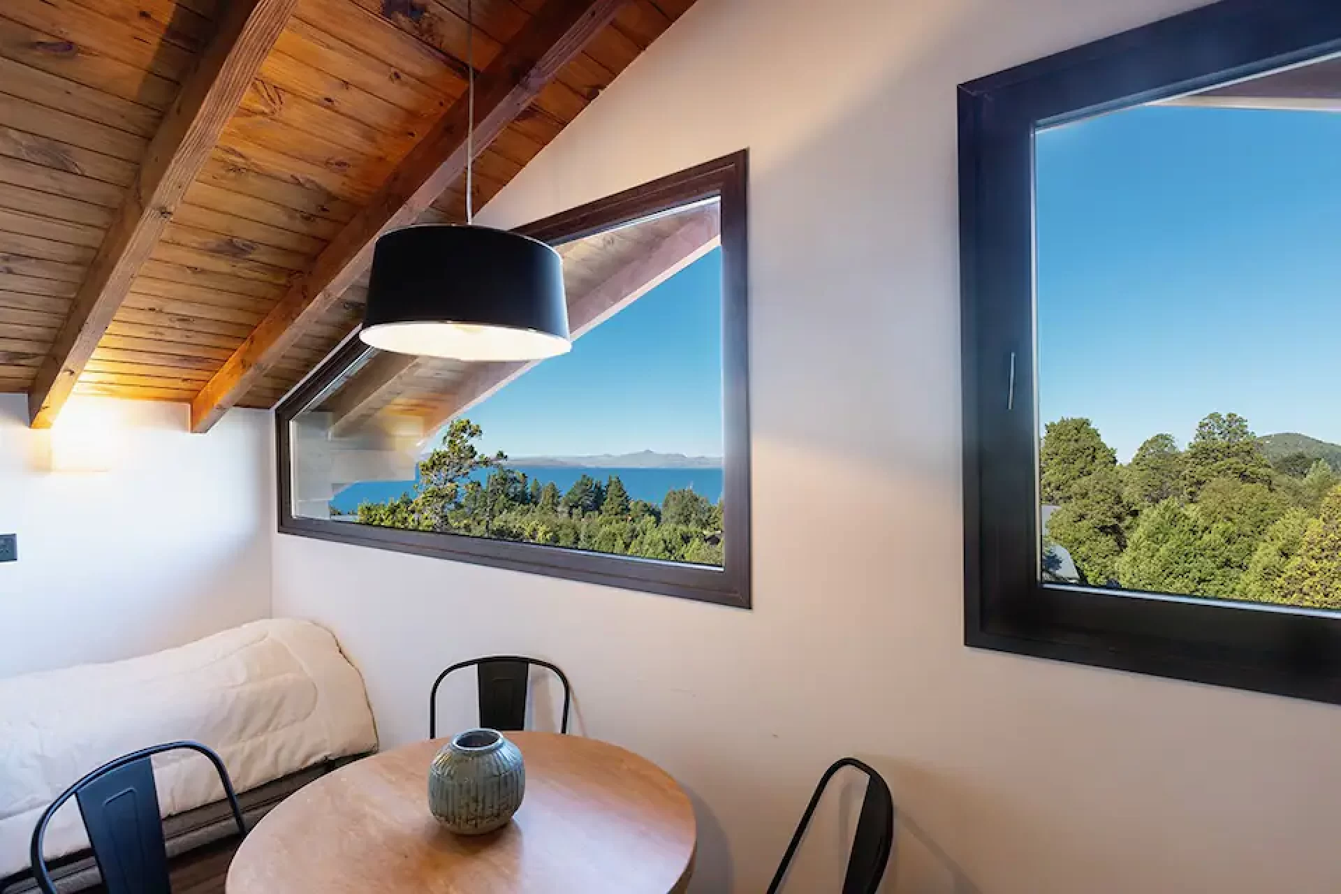 IMAGEN1-Monoambiente con vista al lago